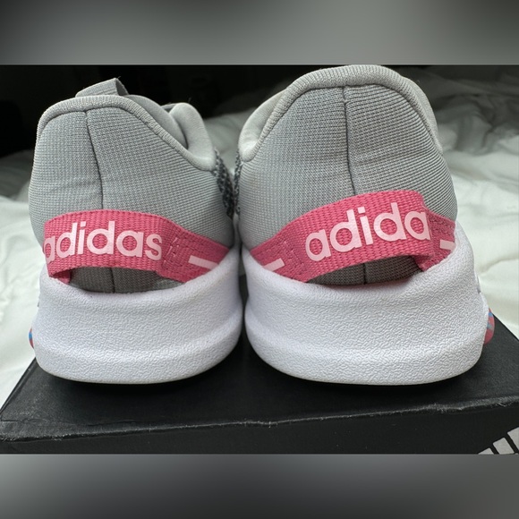 New Adidas size 5k toddler shoes - Picture 3 of 7